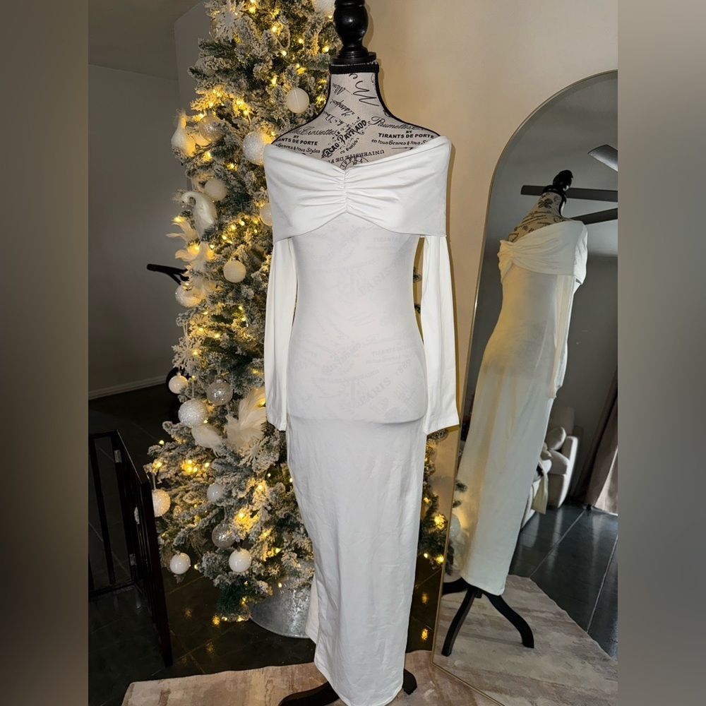 Beautiful  Over  Shougthers Women's Formal Chic Maxi Dress Size Large.